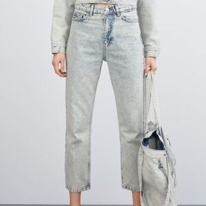 NWT Zara Bleached Hi Rise Cropped Jeans Si…